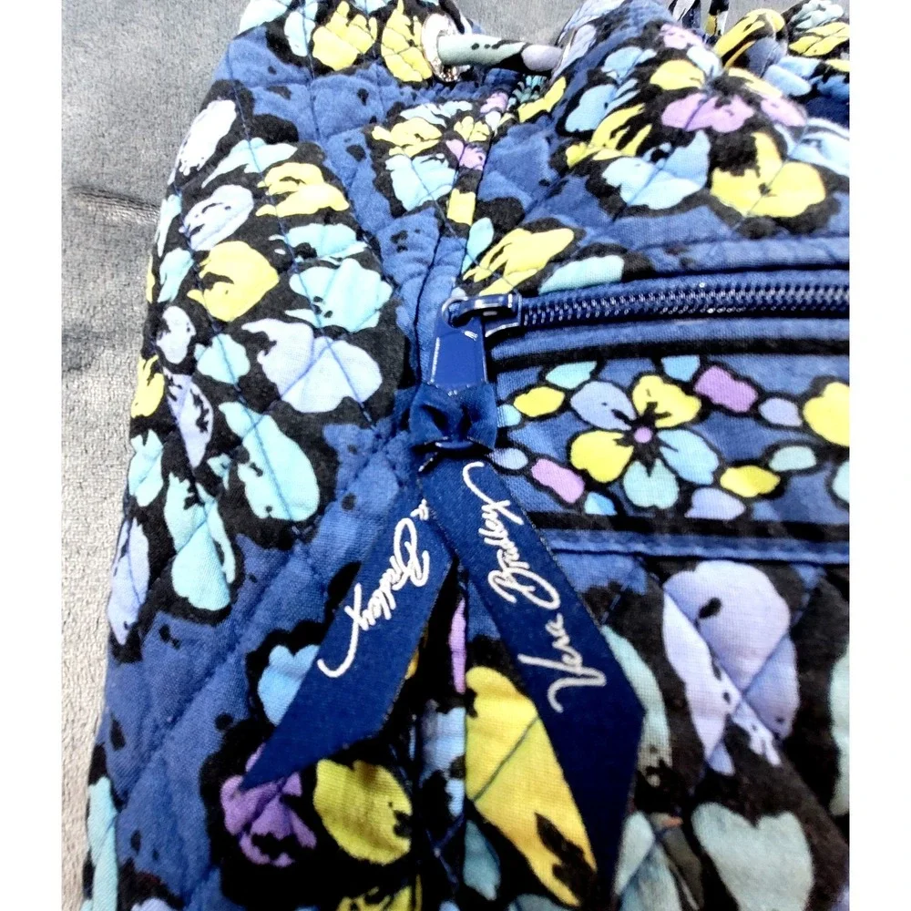 Vera Bradley Quick Draw/Cinch Top Quilted Backpack Bag‎ Indigo Pop Purse-Retired